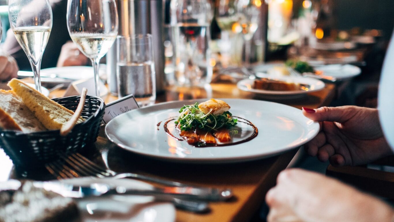 hitec-dining-2